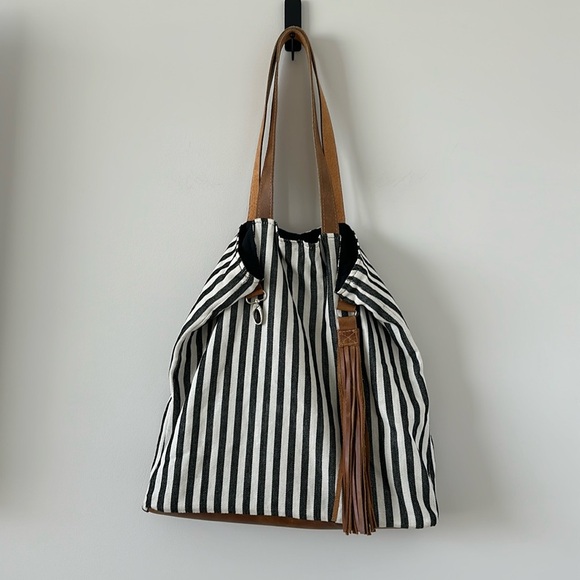 Noonday Collective Valencia Tote Beach Bucket Summer Travel Bag Leather Bohemian - Picture 2 of 14